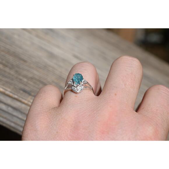 Handmade Aquamarine Ring for Eco-Friendly and Minimalist Fashion Lovers - Picture 3 of 3